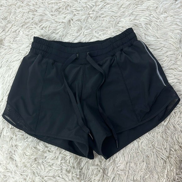 Lululemon Hotty Hot Short (Long 4") Black - Picture 1 of 6